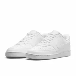 NIKE Sneakers ><noscript><img data-lazyloaded=