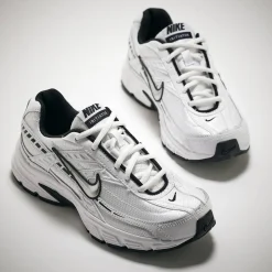 NIKE Sneakers ><noscript><img data-lazyloaded=