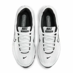 NIKE Sneakers ><noscript><img data-lazyloaded=