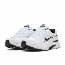 NIKE Sneakers ><noscript><img data-lazyloaded=