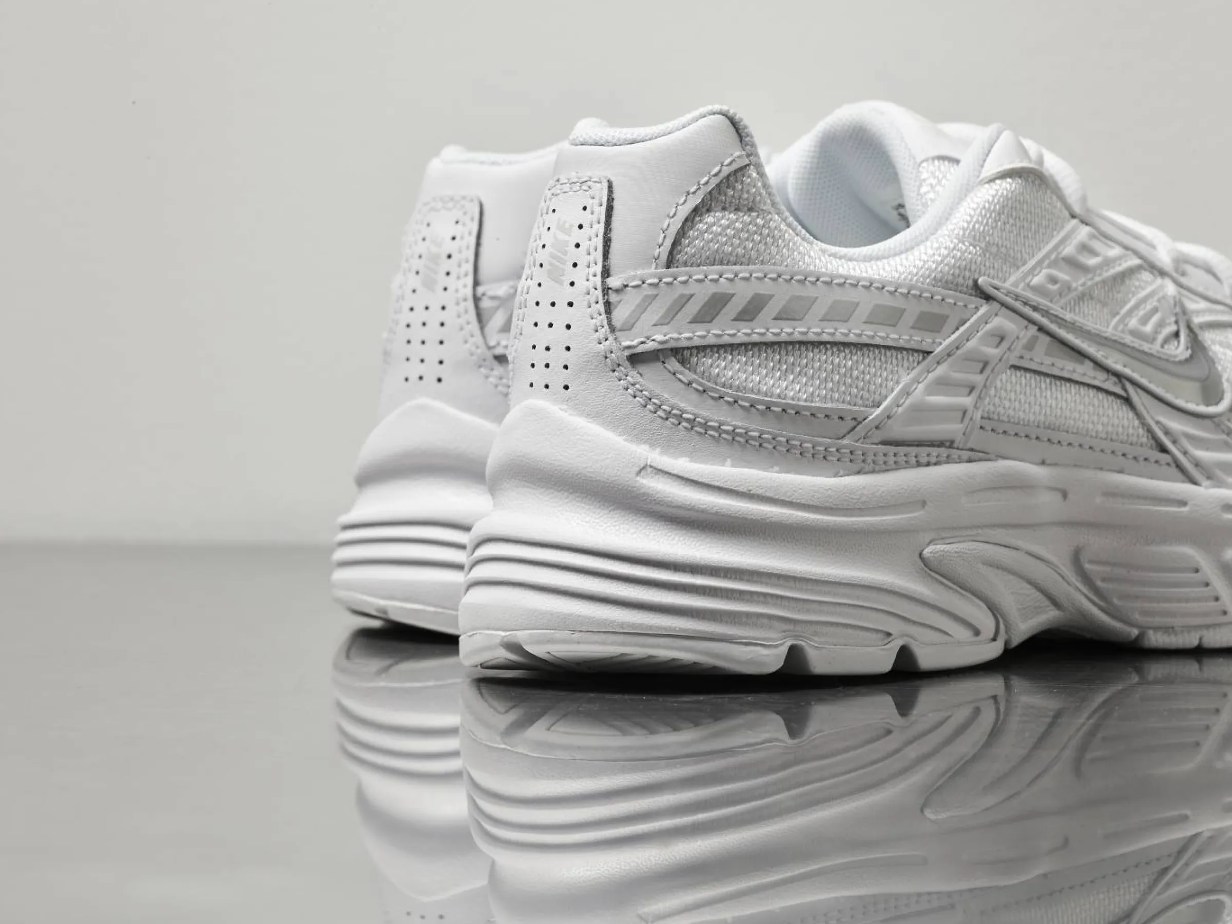 NIKE Sneakers > Initiator Vit