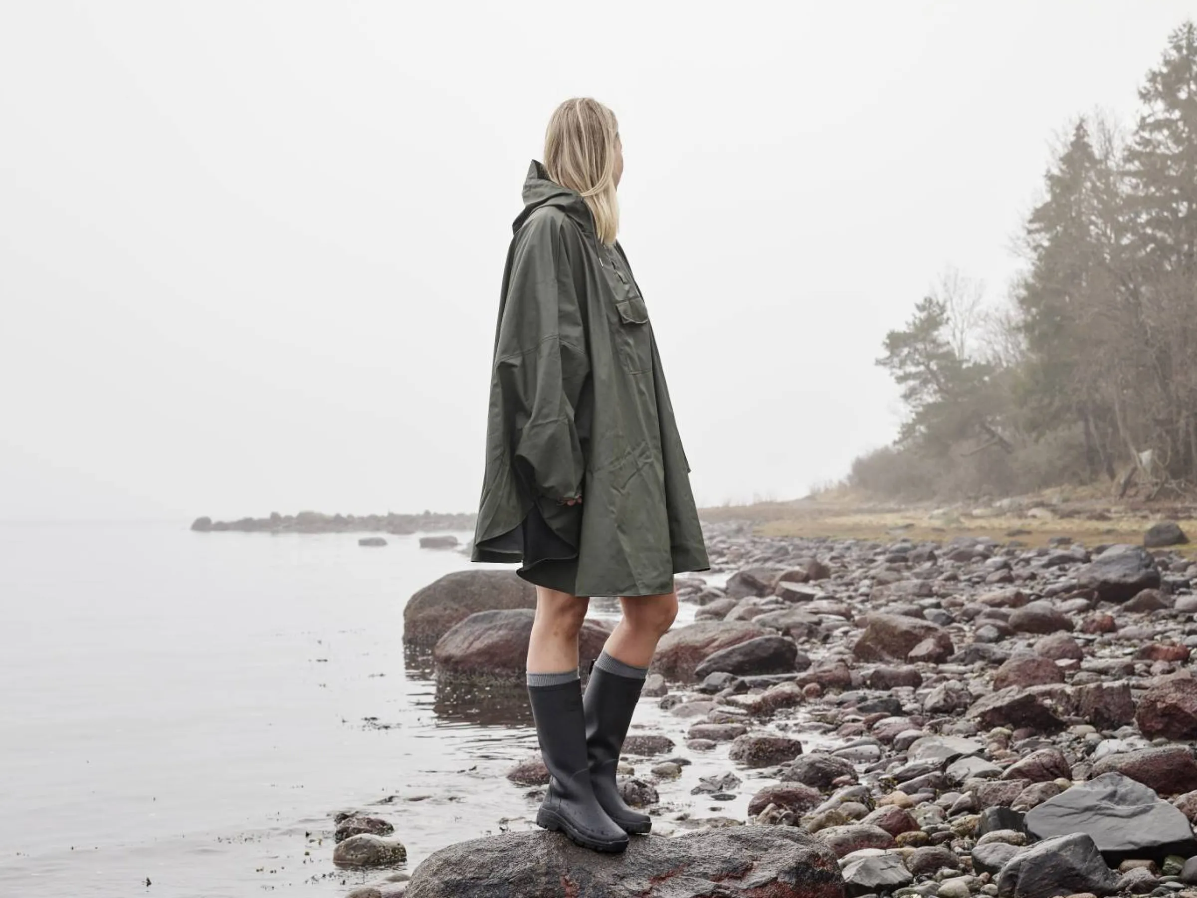 STOCKHOLM DESIGN GROUP Poncho Och Regnställ > Regn poncho Militärgrön