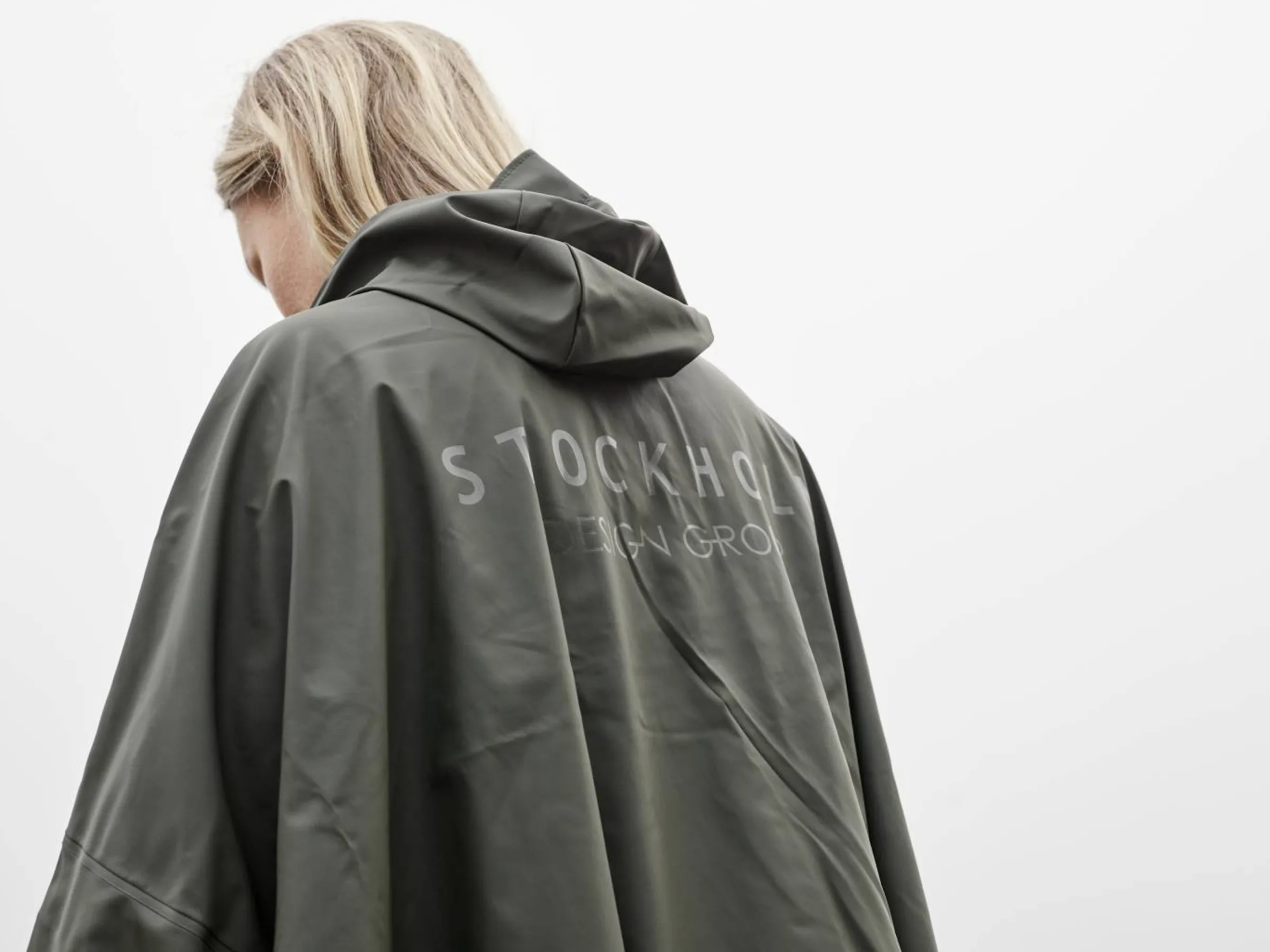 STOCKHOLM DESIGN GROUP Poncho Och Regnställ > Regn poncho Militärgrön
