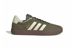 Sneakers ><noscript><img data-lazyloaded=